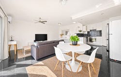 19/12 Whiting Street, Labrador, Qld 4215