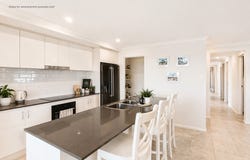 8 Davis Way, Walloon, Qld 4306