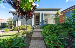 1/106a South Street, Centenary Heights, Qld 4350