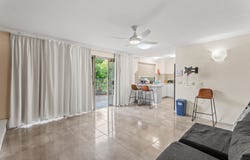 2/383 Esplanade, Torquay, Qld 4655