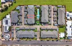 27/6-12 HENRY STREET, West End, Qld 4810