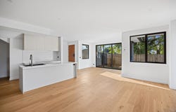 2/51 Surrey Road, Blackburn North, Vic 3130