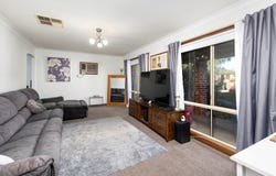 21 Bamarook Crescent, Glenfield Park, NSW 2650