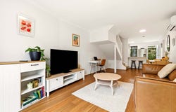 1/10 Thrushton Street, Greenslopes, Qld 4120