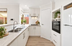 5/2 Corander Gardens, Carine, WA 6020