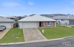 33 Reginald Drive, Kootingal, NSW 2352