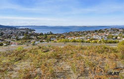 33 Bluebush Crescent, Blackmans Bay, Tas 7052