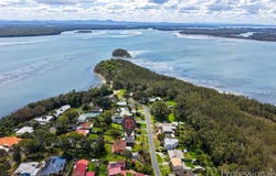 17 Seabreeze Parade, Green Point, NSW 2428