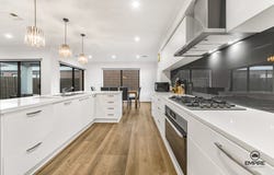7 Crescendo Boulevard, Clyde, Vic 3978