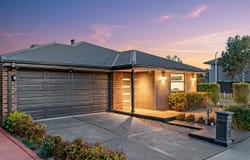 7 Dixon Grove, Cranbourne West, Vic 3977