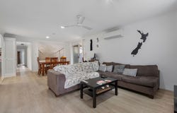 2/35 Kenny Drive, Labrador, Qld 4215