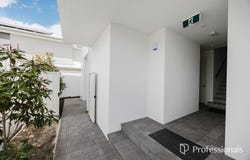 2/3 Bootie Place, Hillarys, WA 6025