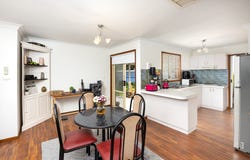 21 Bamarook Crescent, Glenfield Park, NSW 2650