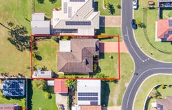6 Bronton Way, Point Vernon, Qld 4655