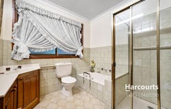 5 Braewood Place, Melton West, Vic 3337