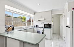 11 Lake Road, Lara, Vic 3212