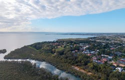 2 Farrow Crt, Ormiston, Qld 4160
