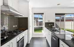 13 Macquarie Road, West Wodonga, Vic 3690