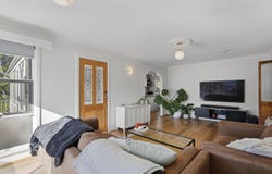 21 Henley Street, Lindisfarne, Tas 7015