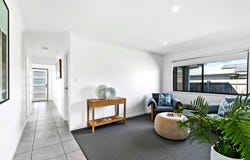 8 Bayside Close, Point Vernon, Qld 4655