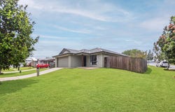 1 Sunbird Court, Elanora, Qld 4221