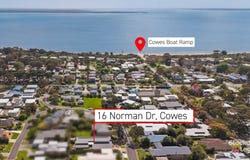16 Norman Drive, Cowes, Vic 3922