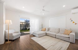 10 Jeanine Crescent, Nirimba, Qld 4551