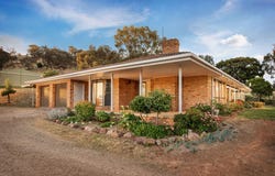 110 Dellven Drive, Table Top, NSW 2640