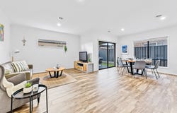 51 Springleaf Avenue, Clyde North, Vic 3978