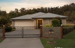 19 Laverton Close, Plainland, Qld 4341