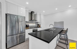 10 Blackmountain Trail, Mount Peter, Qld 4869
