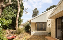 9 Saint Amand Street, Sinnamon Park, Qld 4073