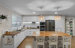 7 Regal Court, Highland Park, Qld 4211