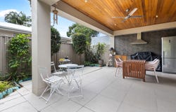 1/11 Rathbone Place, Labrador, Qld 4215