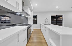 13 Carcoola Rise, Clyde North, Vic 3978