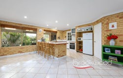 5 Hobbit Glade, Mundaring, WA 6073