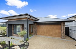 1 Simmental Street, Drouin, Vic 3818