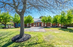 2 Alcheringa Court, Gisborne, Vic 3437