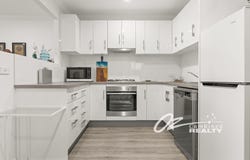 1/200 Macleans Point Road, Sanctuary Point, NSW 2540