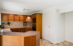 24 Bottlebrush Drive, Regents Park, Qld 4118