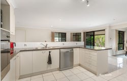 1 Darlington Court, Flinders View, Qld 4305