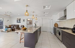 8 Cypress Street, Redland Bay, Qld 4165