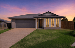 8 Bayside Close, Point Vernon, Qld 4655