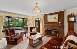 17 Cedar Street, Lindisfarne, Tas 7015