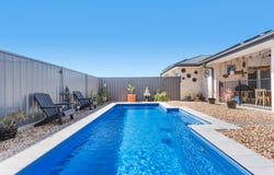 8 Ridgevale Drive, Regency Downs, Qld 4341