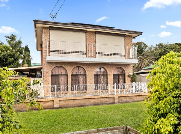 2/27 Kemblawarra Road, Warrawong, NSW 2502