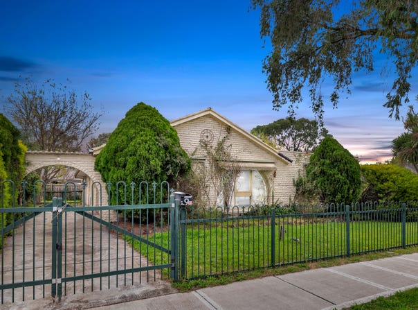 9 Circle Drive North, Cranbourne, Vic 3977