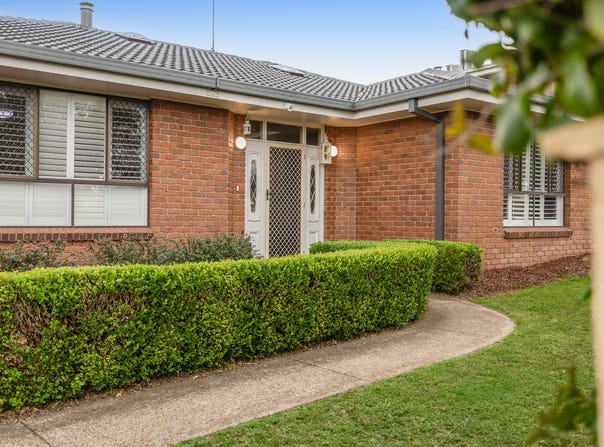 17 Blake Street, Wilsonton, Qld 4350