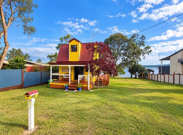 Russell Island, Qld 4184