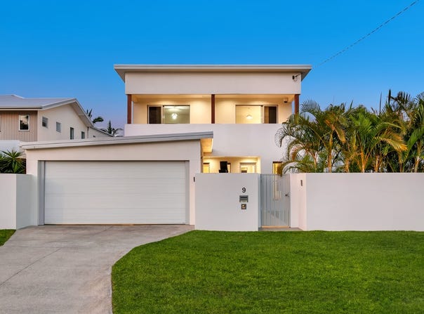 9 Plover Avenue, Paradise Point, Qld 4216